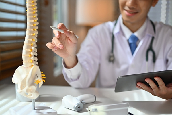 Mengapa Perempuan Lebih Mudah Alami Osteoporosis?