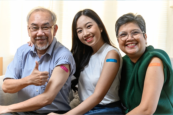 Orang Dewasa Juga Butuh Vaksin, Ini Alasannya