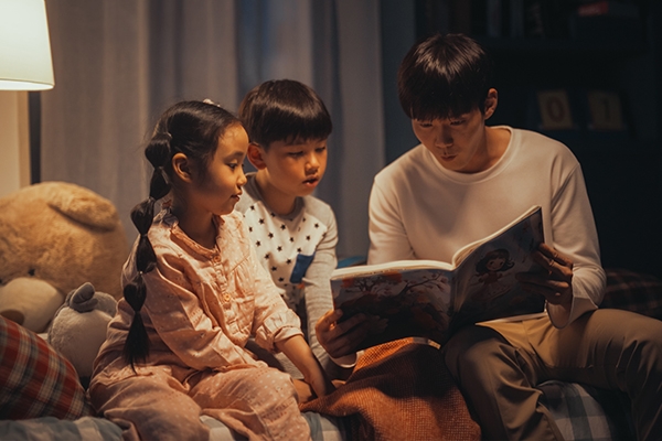 Tidur yang cukup sangat penting bagi tumbuh-kembang anak.