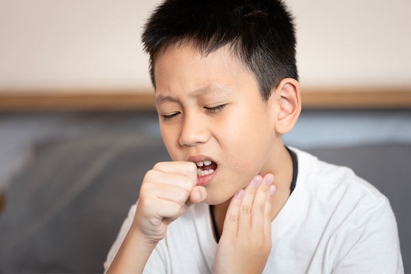 TBC mudah menular melalui batuk atau bersin penderita.