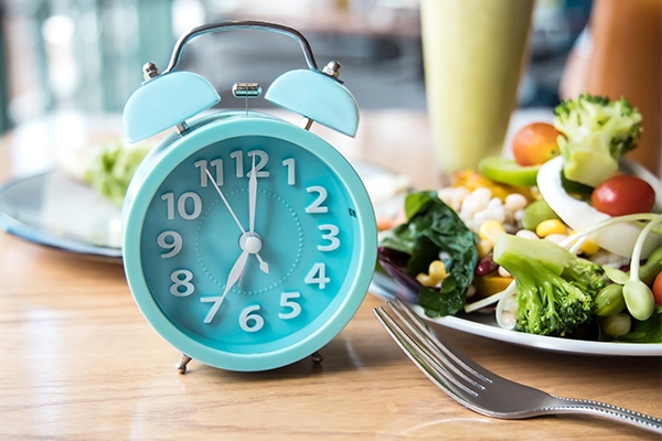 Eat nutritional foods to keep fit when fasting.