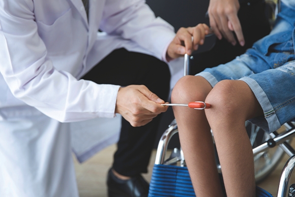 Virus polio dapat menyebabkan kelumpuhan.